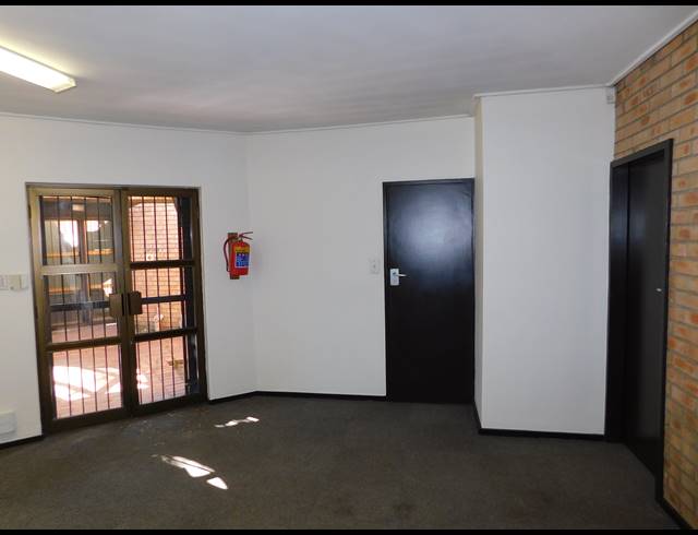 107M² OFFICE TO LET IN FERNDALE